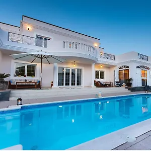 Costa Golf Villa